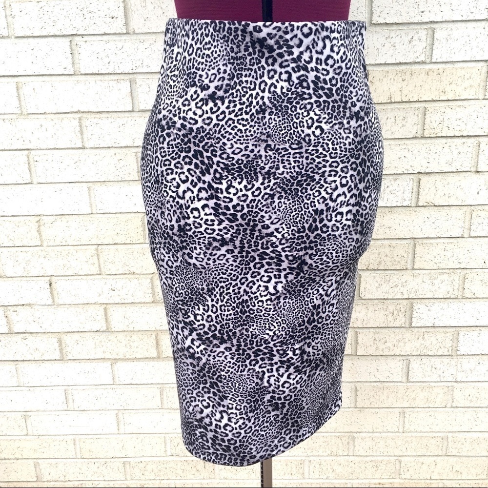 Vince Camuto Black & Cream Leopard Animal Print Pencil Skirt Size Small